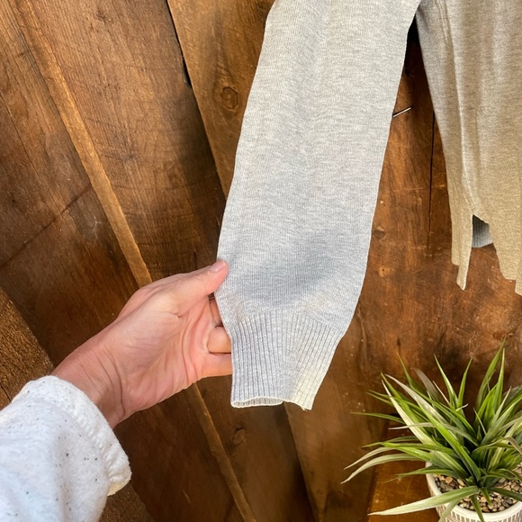 H&M Light Weight Light Grey Sweater- size Small - Picture 10 of 10